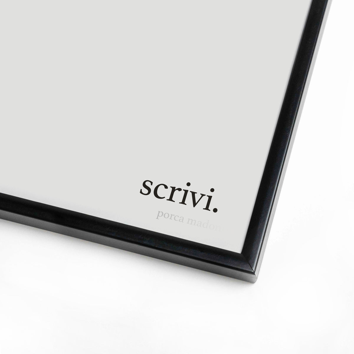 Scrivi + Sottotitolo abbastanza sfumato BIANCO
