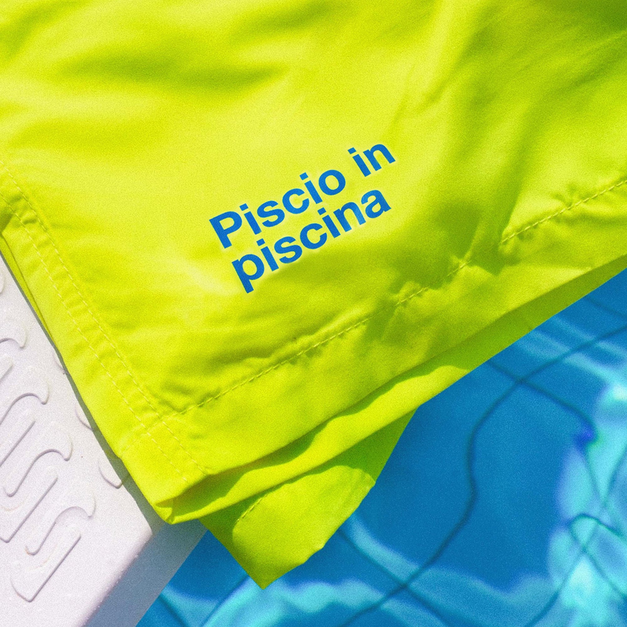 Costume - Piscio in piscina