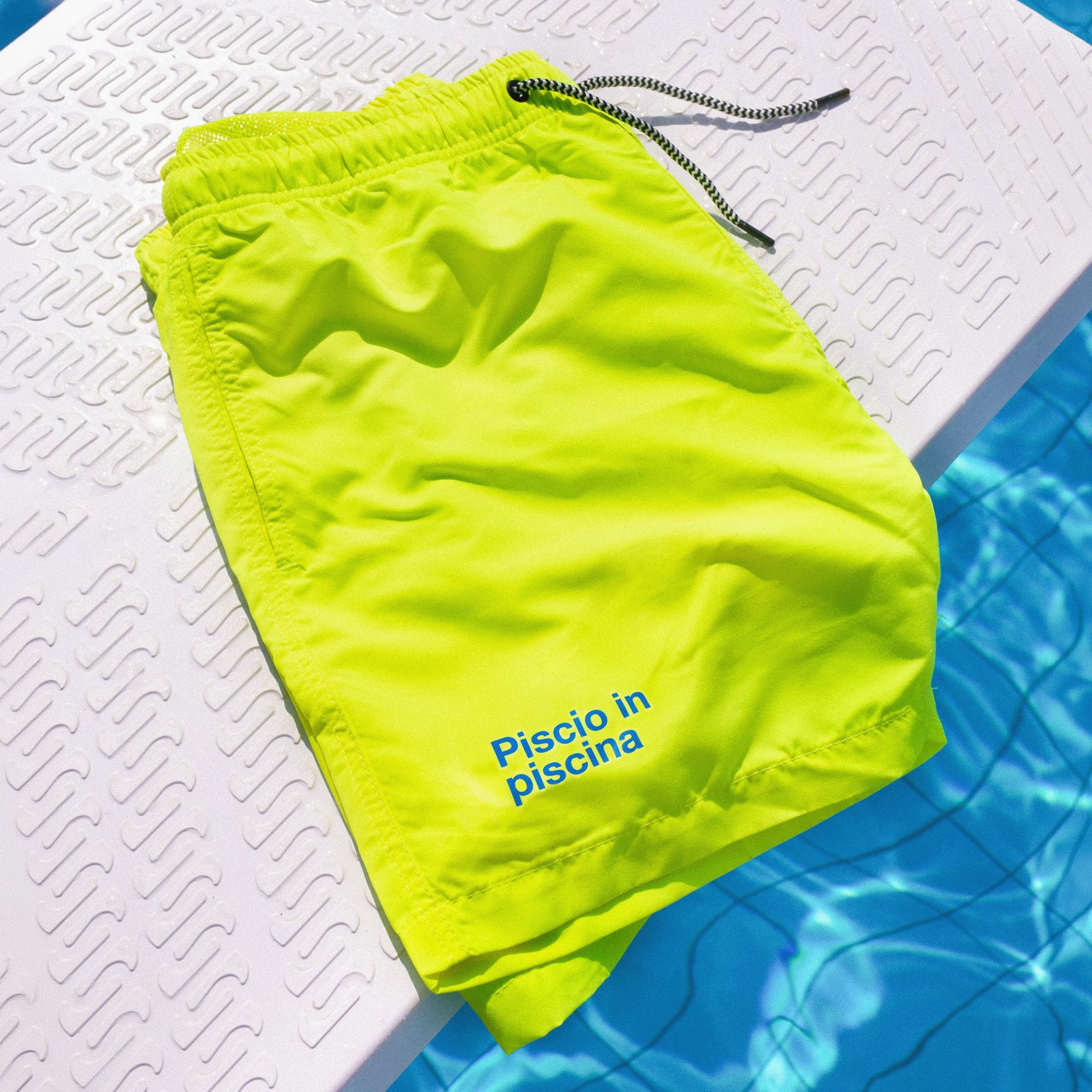 Costume - Piscio in piscina